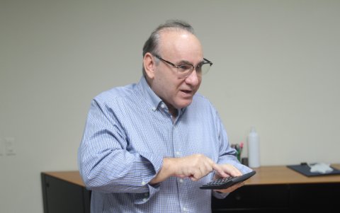 El comunicador dice que ahora no afloja la calculadora.