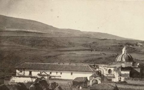 Fundación. 487 años después de la fundación de Quito, el territorio ha sido vendido, donado, heredado entre distintas generaciones. En la imagen, La Recolecta a inicios del siglo XX.