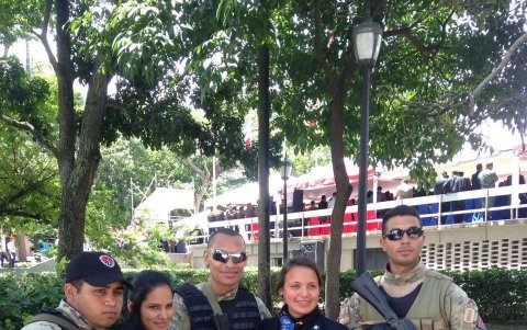 Jhojandry Monsalve (segunda de la derecha), cuando era policía en Venezuela.