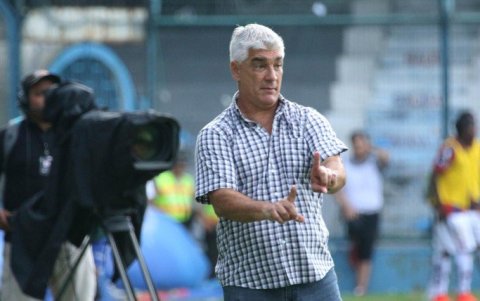 Omar De Felippe sumó 13 partidos invicto como visitante con el Bombillo.