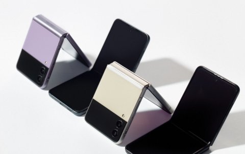 El Galaxy Z Flip 3 tiene un pantalla principal de 6.7 pulgadas AMOLED con tasa de actualización de 120 Hz.