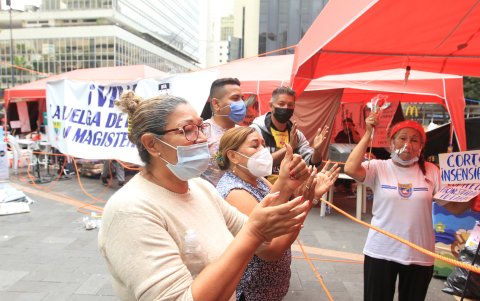 Los docentes celebraron el fallo de la Corte Constitucional, con gritos y consignas.