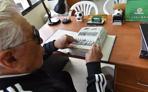 En su casa conserva un álbum de fotografías.