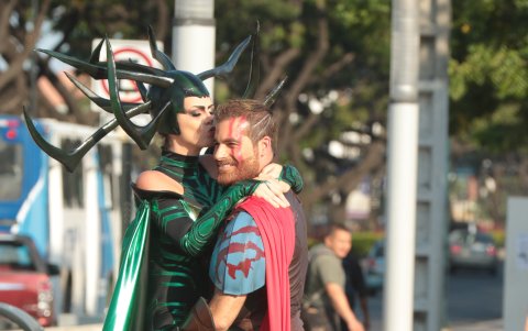 Carolina y Allan fueron parte de una producción para EXPRESIONES en 2017 en la que se disfrazaron de Thor y Hella.