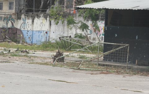 El colegio Teodoro Maldonado Carbo, en el suburbio de Guayaquil, necesita mantenimiento.