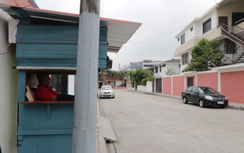 En la ciudadela Albatros han tenido que contratar guardianes ante los robos a peatones, casas y automóviles.