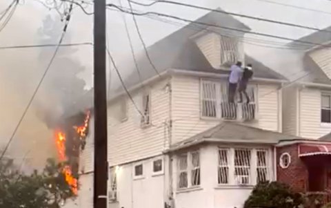 Durante el incendio tratando de rescatar a sus familiares.