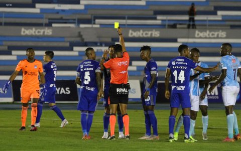 Aníbal Leguizamón vio dos tarjetas amarillas, por lo que fue expulsado.