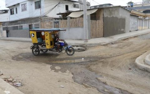 En una esquina del sector se está formando un charco.