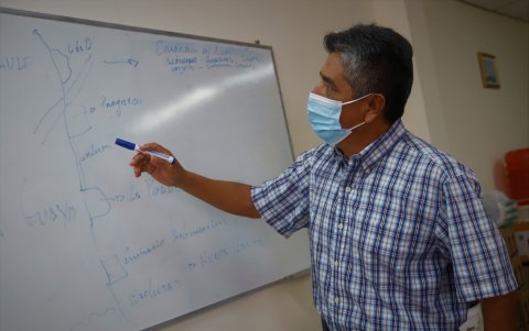 Fue presidente de la Sociedad de Ingenieros del Ecuador y del Colegio de Ingenieros Químicos del Guayas. Fue miembro de la Comisión de Auditoría Integral sobre el Crédito Público.