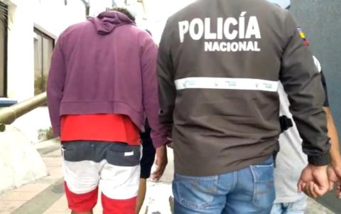 Uno de los detenidos, según la Policía, registra cinco detenciones por los delitos de tenencia  tráfico ilícito de drogas.