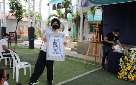 Los estudiantes del Liceo Panamericano se interesaron por conocer las técnica para dibujar una caricatura.