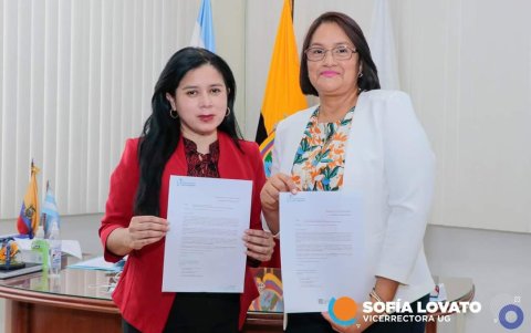 Susana Mata Iturralde y Carmita Ramírez Calixto, subdecana y decana de la Facultad de Ciencias Psicológicas de la Universidad de Guayaquil.