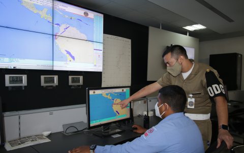 Perspectiva. Las investigaciones que ejecutan los oceanógrafos ecuatorianos, determinan maremotos de hasta 8 metros, según los registros históricos.