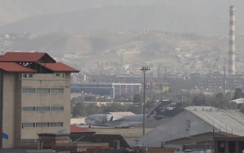 Vista de aviones militares en el Aropuerto Internacional Hamid Karzai, en Kabul, Afganistán.