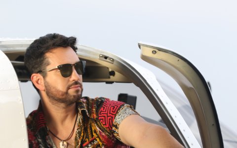 El cantante exploró nuevos y modernos sonidos para la producción de Reborn.