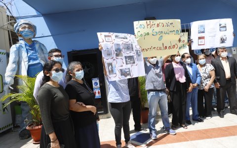 Familiares y pacientes de enfermedades raras y catastróficas solicitaron ayer en Guayaquil la declaratoria de emergencia en la seguridad social, por sus deficiencias.