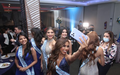 La espontaneidad de las candidatas quedó plasmado por el lente de EXPRESIONES.