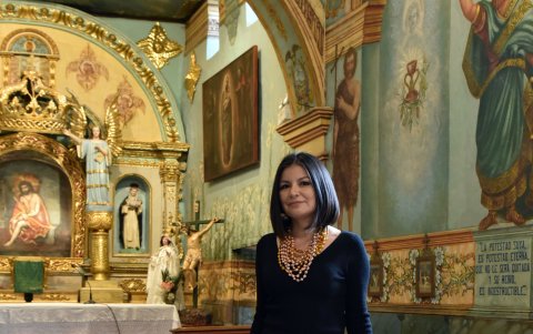 Angélica participó en la  reconstrucción de la Capilla de los milagros, ubicada en el barrio La Loma Grande,