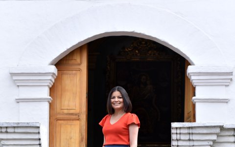 Angélica ha encontrado en Max, su esposo, un excelente padre de sus hijos, y compañero de vida.