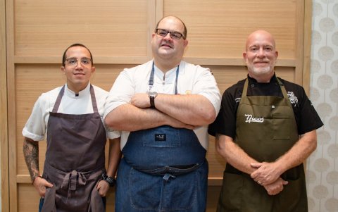 Gerardo Vázquez en compañía de Javier Urrutia, Ramón Salto