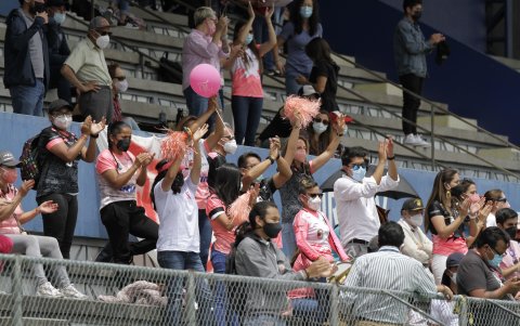 Los seguidores de Ñañas pusieron la fiesta en los graderíos del General Rumiñahui