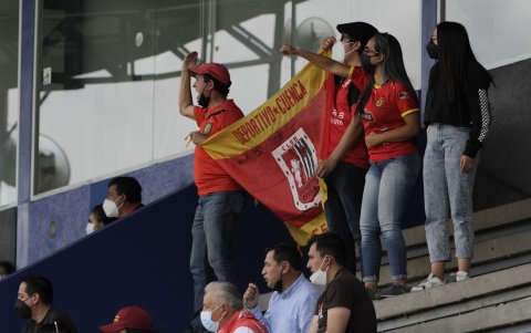 Deportivo Cuenca también contó con apoyo desde las gradas.