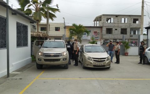 La policía ejecutó un operativo dentro del cual allanó varias viviendas.