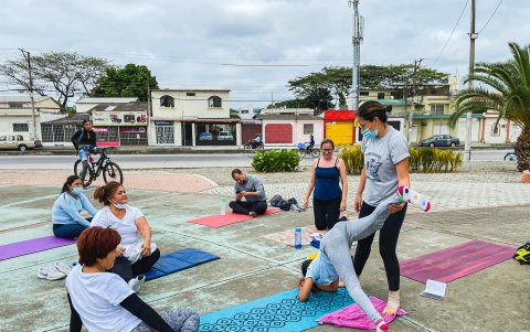 Actividad. En la jornada también se desarrollaron clases gratuitas de yoga.