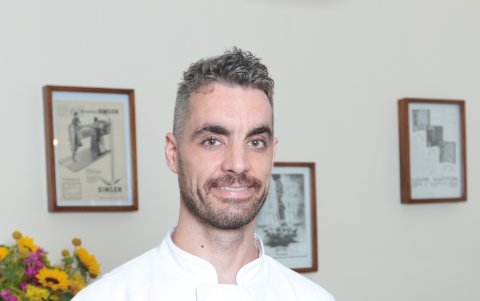 Romain, aunque ha trabajado en restaurantes con estrellas Michelin, no se siente insultado si le dicen cocinero.