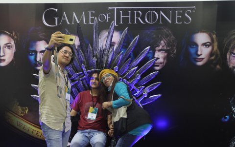 Camaradería. Se realizan homenajes como, por ejemplo, los 25 años de la saga de Game of Thrones.