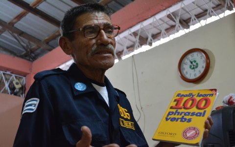 Antonio además de metropolitano es profesor de inglés en la institución