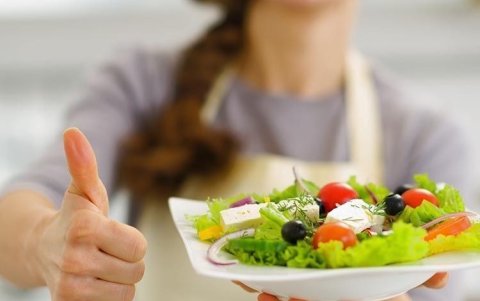 Incluya en su alimentación vegetales, frutas