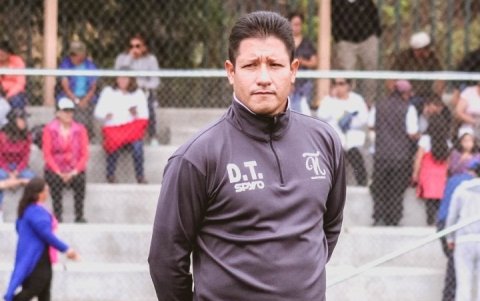 Francisco Ramírez, entrenador de Ñañas, quiere su primer título de la Superliga Femenina.