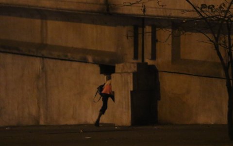 Dormitorio. Hacen hueco en las bases del puente para dormir o esconderse.