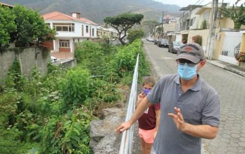 Pedido. Cumbres espera, al menos, el desbroce de la maleza del canal.