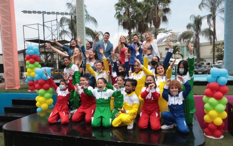 Los participantes y el equipo del programa familiar.