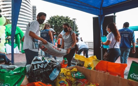 Más de 3.500 libras de alimento balanceado fue receptado. La empresa privada también colaboró con las donaciones.