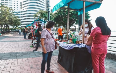 En el sitio hubo una feria que exhibió todo tipo de artículos para las mascotas.