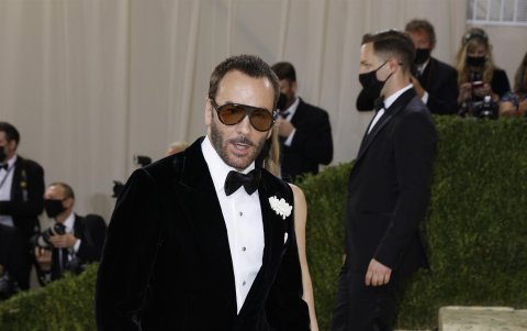 Tom Ford prueba que siempre es bueno vestir de etiqueta.