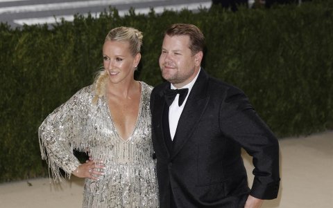 James Corden y Julia Carey en Met Gala.