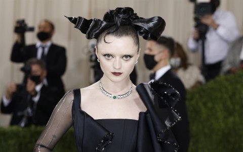 Maisie Williams en la alfombra roja.