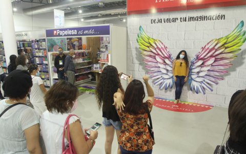 Escenarios. Fotografías, conferencias y firma de libros, fueron parte de las actividades de la FIL