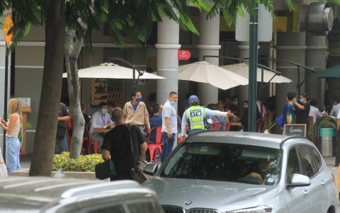 Personal de la ATM controla el tránsito, aunque a veces se torna imposible e insuficiente, asegura la ciudadanía.