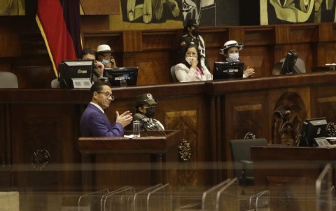 De tres horas de exposición y una más de contrarréplica dispuso Freddy Carrión en el Pleno de la Asamblea en su juicio político que terminó en la destitución de su cargo como Defensor del Pueblo.