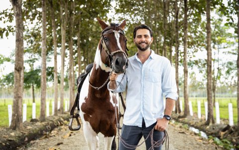 Niels dejó su apacible vida en su querida hacienda para ser ministro de Turismo.