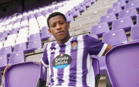 Gonzalo Plata, ofensivo ecuatoriano del Real Valladolid de España, destacó en el empate ante el Almería.