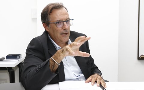 Tiene una amplia trayectoria dentro del grupo Veolia desde 1989. Ha dirigido operaciones de servicios de agua y gestión en varios países: España (Jerez, Valencia, Madrid), Portugal, China (Shenzhen y Tianjin), México y Francia.