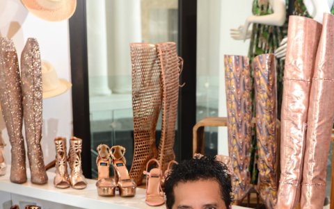 Durante sus 30 años de trabajo, el diseñador ha desarrollado cerca de 400 colecciones.