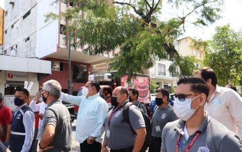 Coordinación. Personal de diferentes instituciones participaron en el control desplegado en el centro de la ciudad.